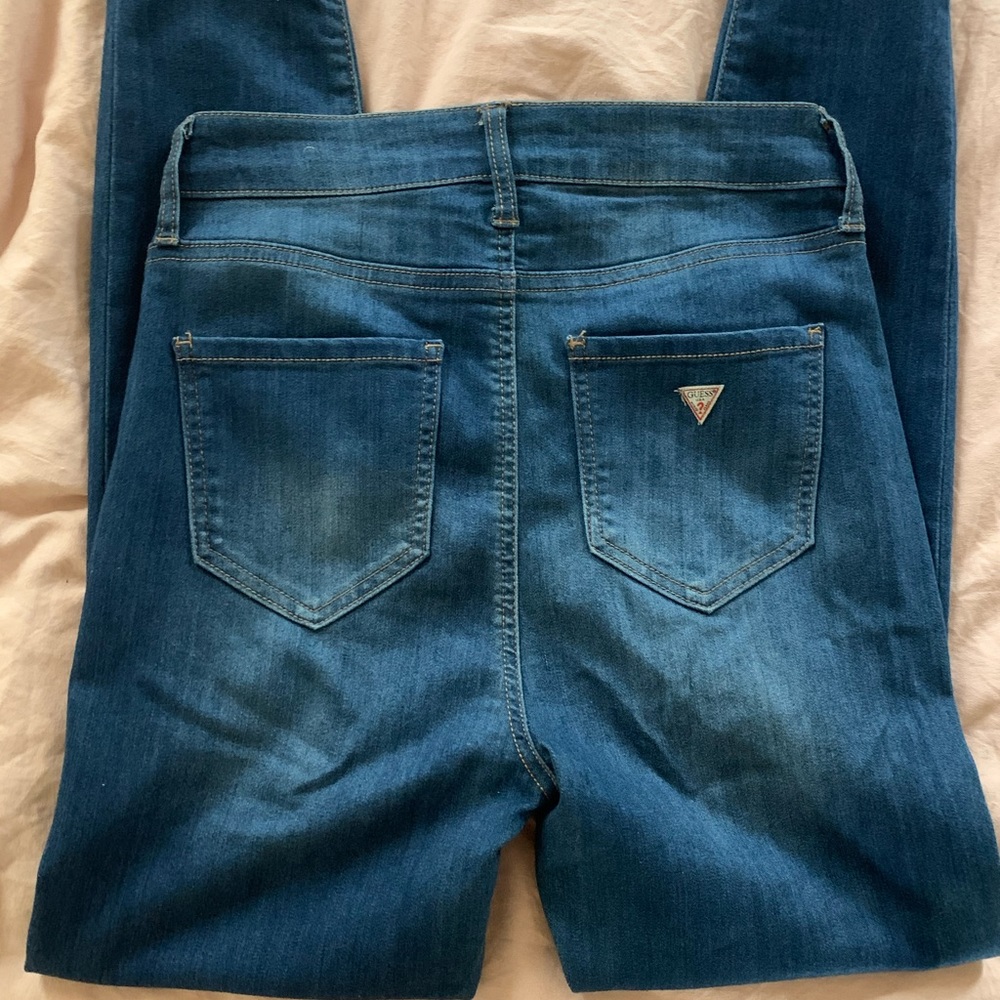 High waisted GUESS jeans ❣️